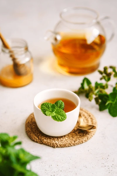 Abstract representation of peppermint ginger tea brewing process